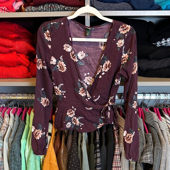 wild fable Tops - Wild Fable aubergine/tan floral long sleeve wrap top size XS